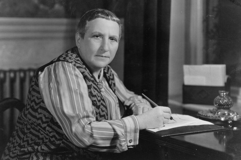 Gertrude Stein-thu-gui-co-dong-cua-warren-buffett-2016