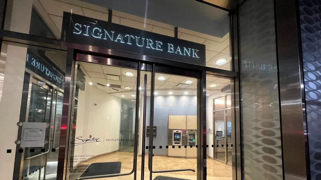 signature-bank-ban-ghi-nho-cua-howard-marks-bai-hoc-tu-svb