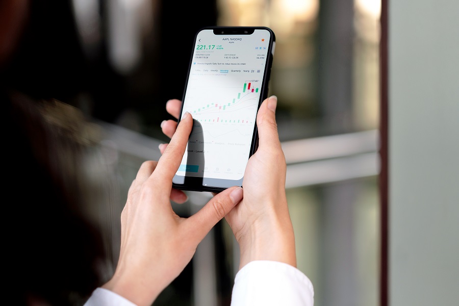 Có nên dùng app đầu tư chứng khoán không?