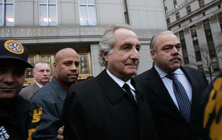 Bernard Madoff bị bắt và kết án tù