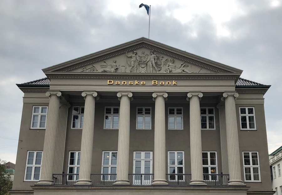 Nguồn tiền và đường đi phức tạp