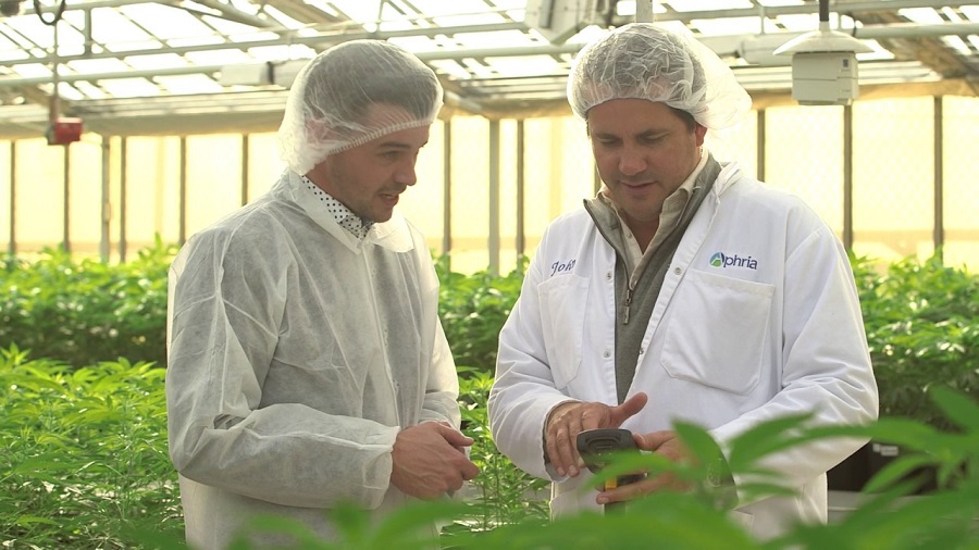 Màn kịch “thâu tóm thù địch”